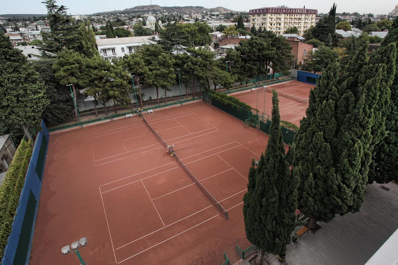 L.M Club Hotel Tbilisi Buitenkant foto